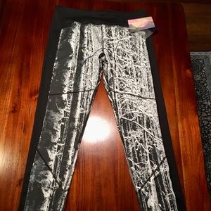 NWT THREADS 4 THOUGHT Tree Leggings L